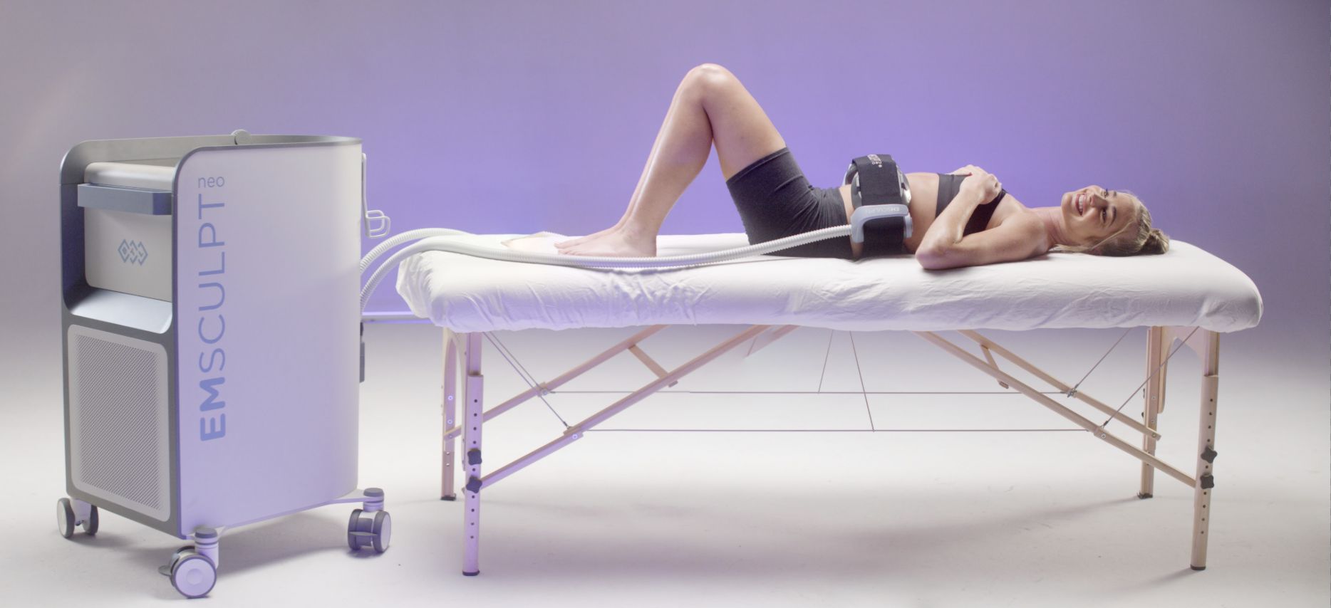 Client receiving an EMSCULPT NEO® abdominal treatment